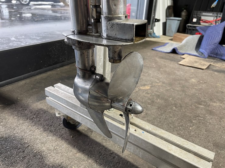 #3823-•-johnson-vintage-outboard-boat-motor-image-3