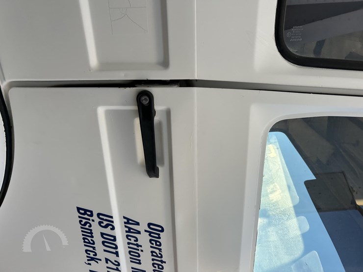 2016-volvo-f613-image-10