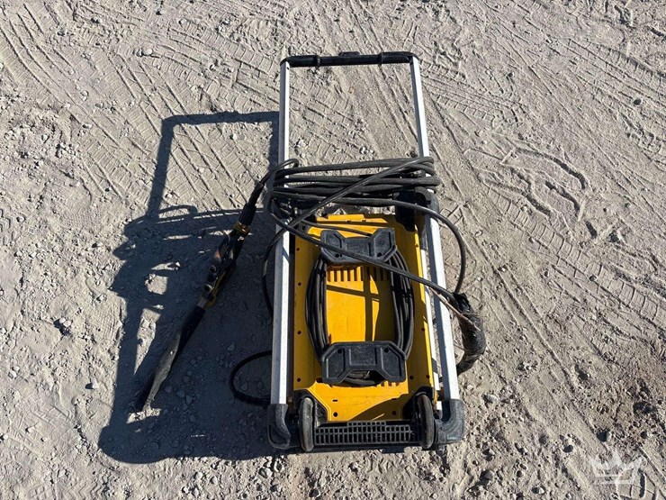 dewalt-2100psi-pressure-washer-image-3