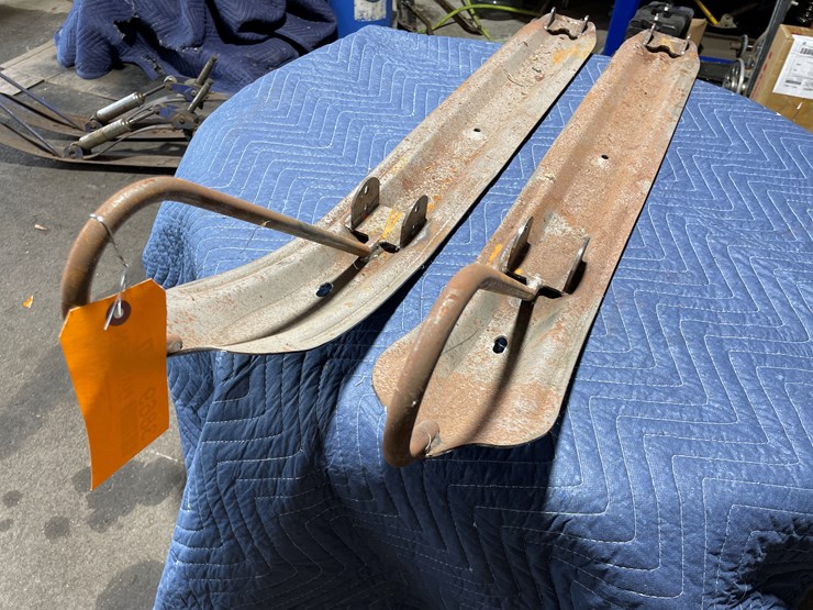 #3869-•-pair-of-1973-polaris-starfire-ski's-image-3