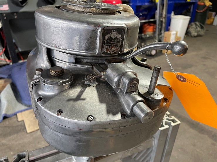 #3823-•-johnson-vintage-outboard-boat-motor-image-8