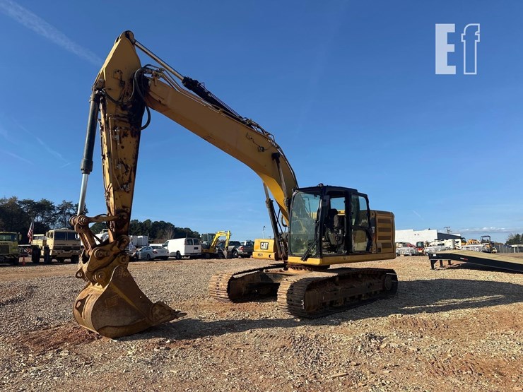 2018-caterpillar-320-image-2