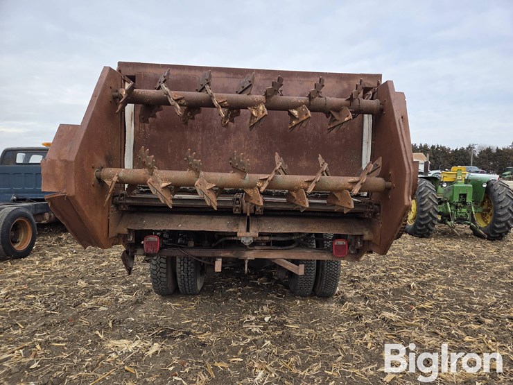 1971-mack-r685s-image-6