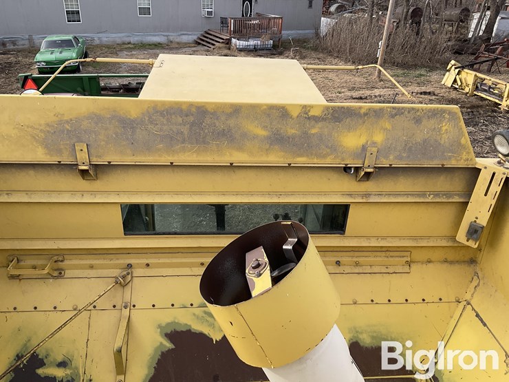 1982-new-holland-tr75-image-18