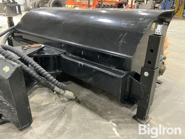 2025-giyi-gy-qsj-mini-skid-steer-loader-sweeper-image-14