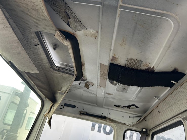 2015-volvo-f6-image-37