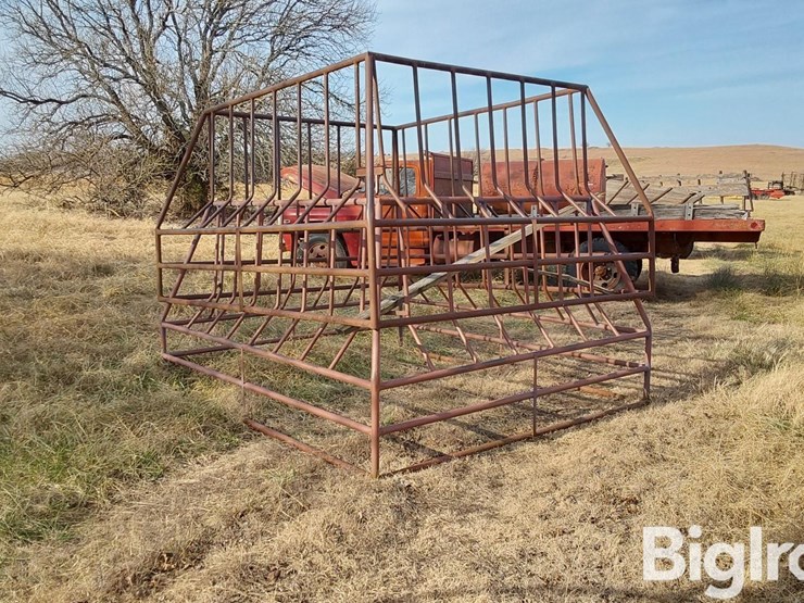 square-8-1/2'-x-9-1/2'-bale-feeders-image-7