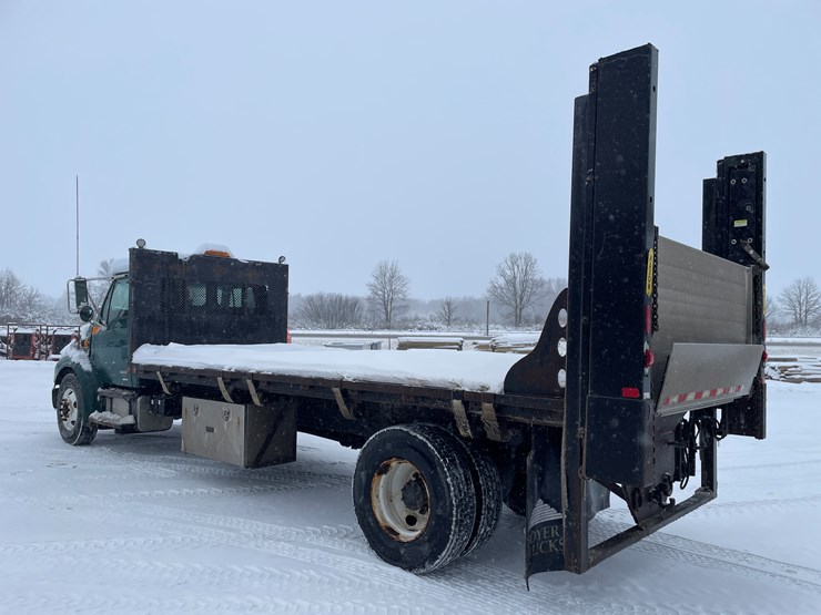 #400-•-2006-sterling-straight-truck-(has-wi-title)-image-6