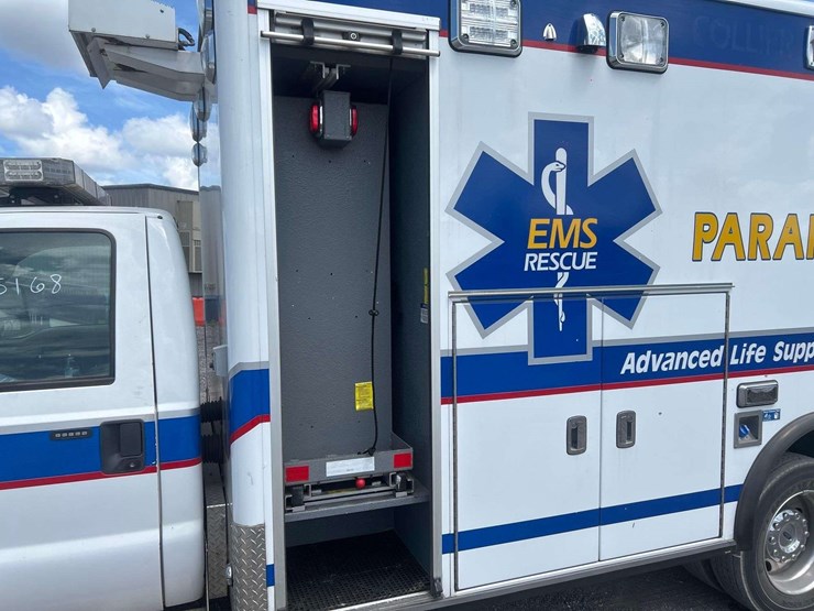 2013-ford-f550-image-16