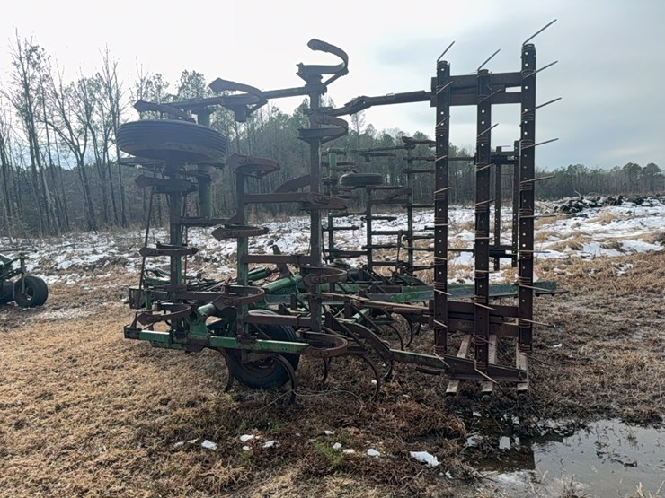 john-deere-pull-type-3-section-field-cultivator,-24';-located-at-7241-roxbury-rd,-charles-city,-va,-please-call-804.837.9940-or-804.651.4404-with-questions-image-21