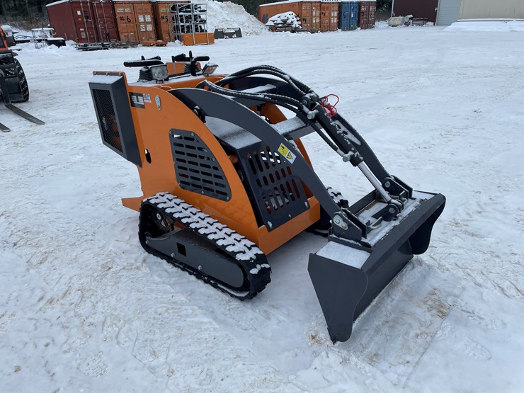#310-•-new-land-hero-mini-skid-steer-loader-image-3