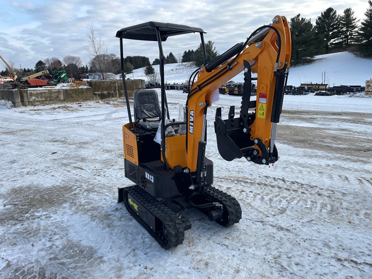 #204-•-miva-va13-mini-excavator-image-3