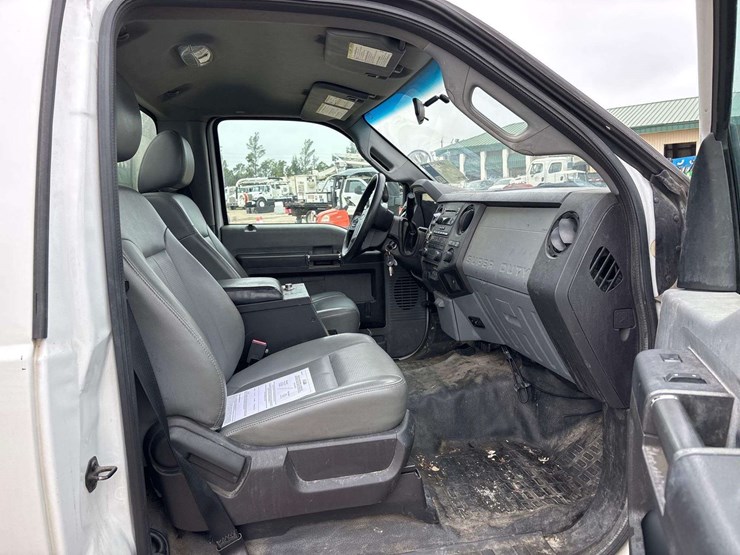 2012-ford-f550-image-40