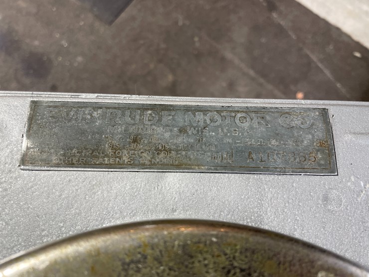 #3833-•-evinrude-vintage-detachable-rowboat-motor-image-4