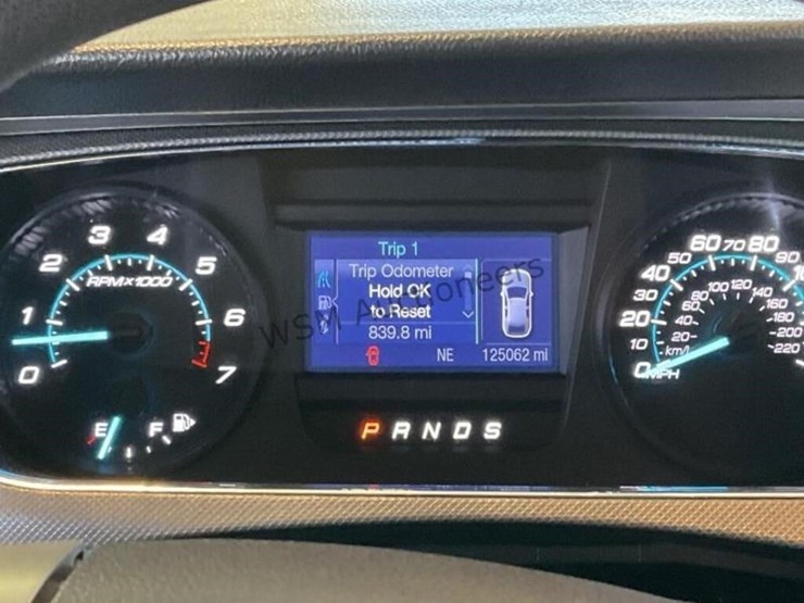 2015-ford-taurus-sdn-image-17