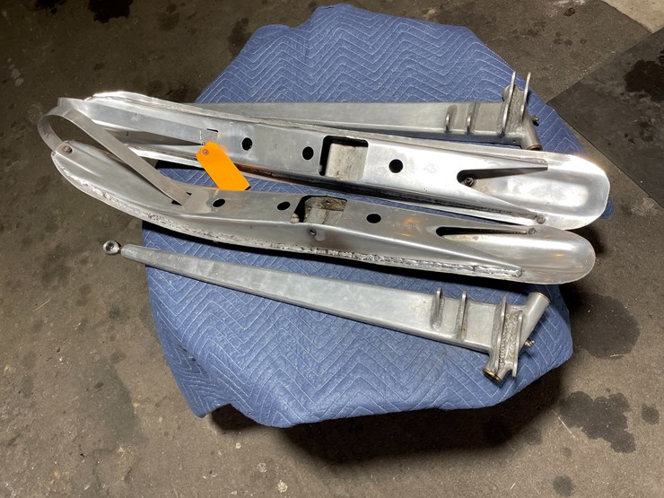 #3868-•-pair-of-gordon-rudolph-ski's-and-control-arms-image-1