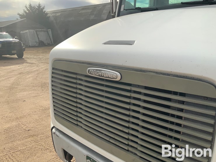 1998-freightliner-fl70-image-17