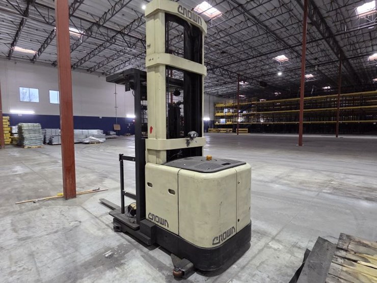 1998-crown-sp3020-30-image-2