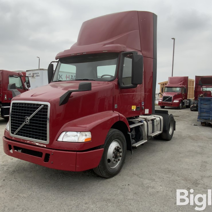2017 Volvo VNM42T S/A Truck Tractor