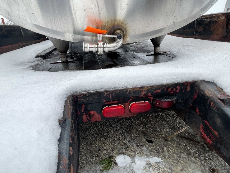 #3518-•-delaval-bulk-tank-image-15