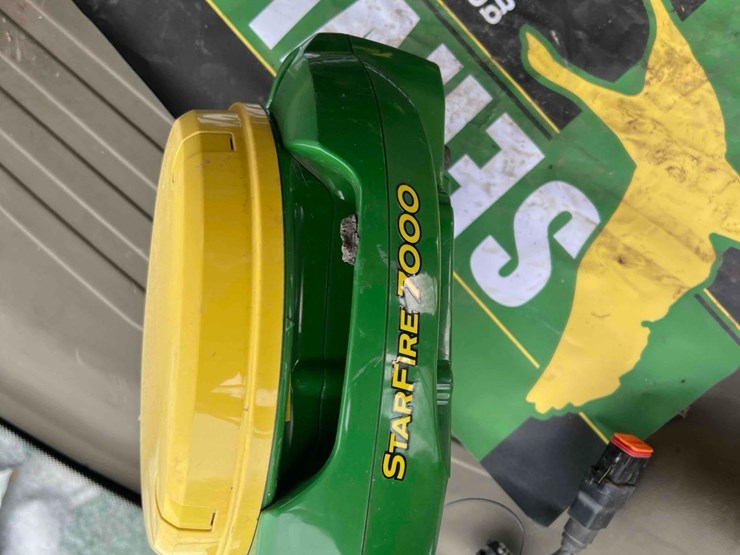 2024-john-deere-w235r-image-32