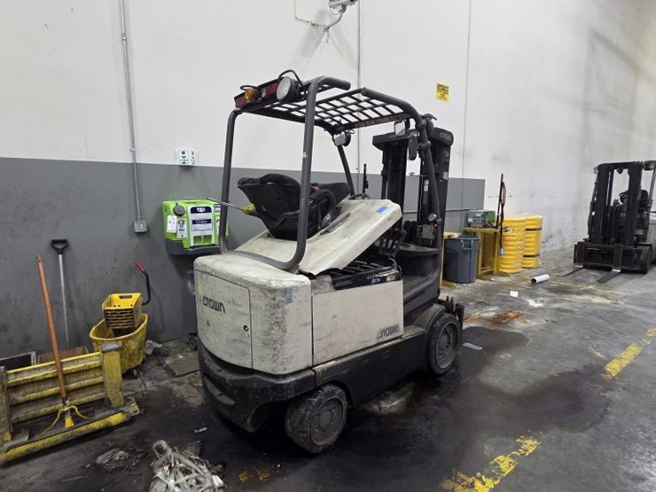 2006-crown-fc4020-55-image-2