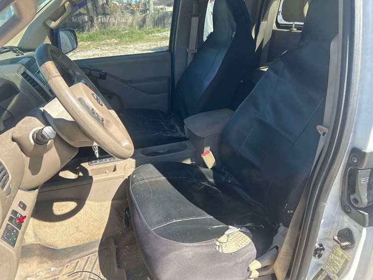 2015-nissan-frontier-image-15