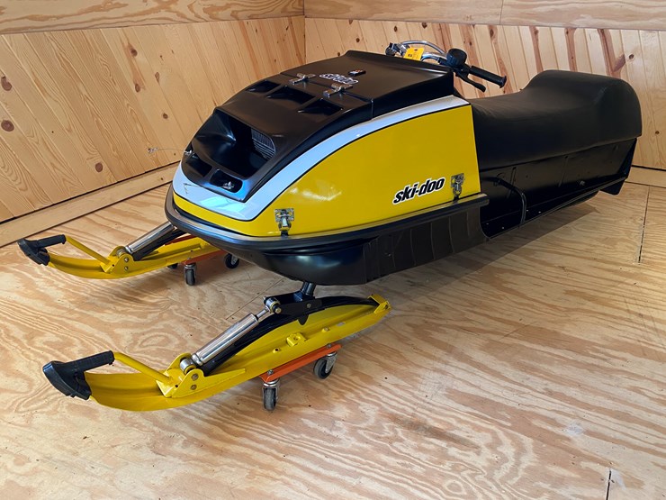 #3779-•-1972-ski-doo-295-blizzard-snowmobile-image-1