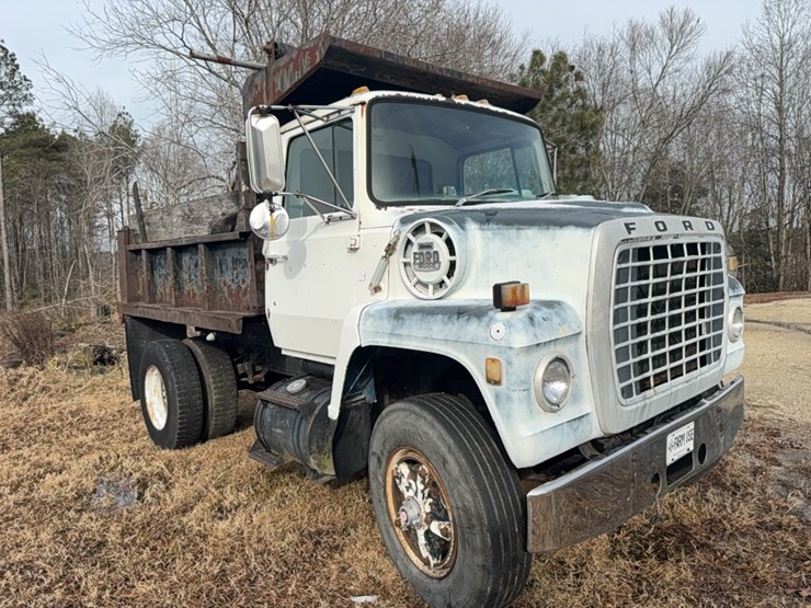 1982-ford-8000-image-2