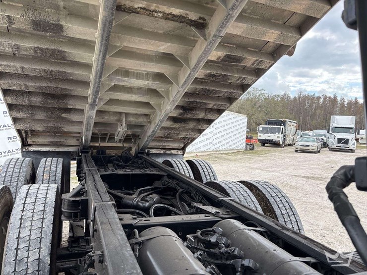 2019-kenworth-t880-image-16