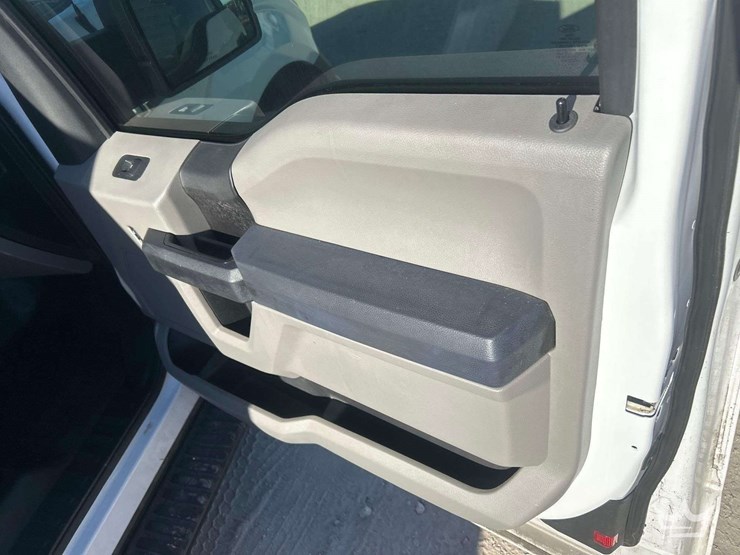 2016-ford-f150-image-26