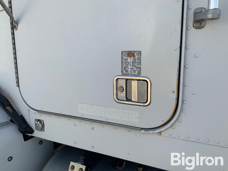 1999-freightliner-fld120-image-13