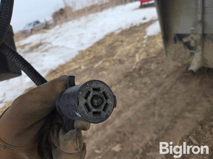 2000-titan-trailer-image-9