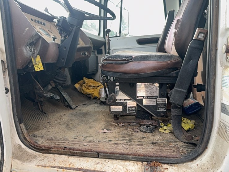 1982-ford-8000-image-40