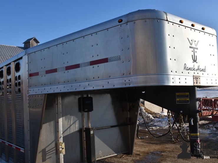 2025-wilson-livestock-trailer-image-14