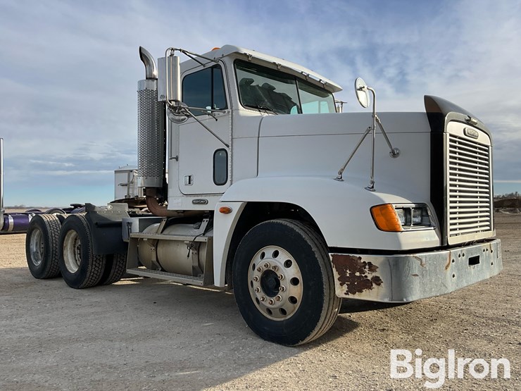 1999-freightliner-fld120-image-3