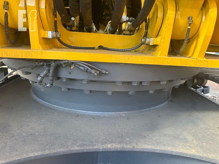 2021-komatsu-pc210-lc-11-image-18