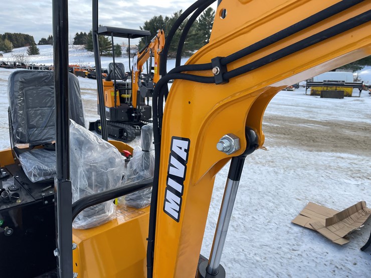 #203-•-miva-va13-mini-excavator-image-34