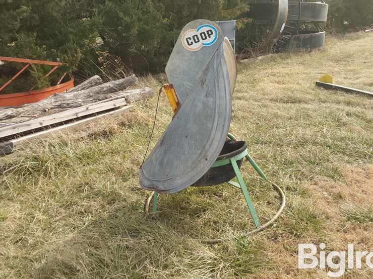 co-op-mineral-feeder-image-4