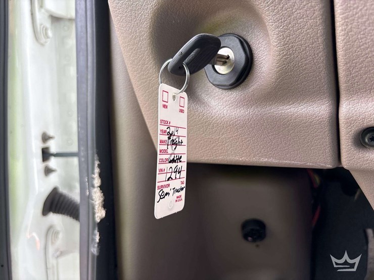 2014-freightliner-cascadia-125-image-40