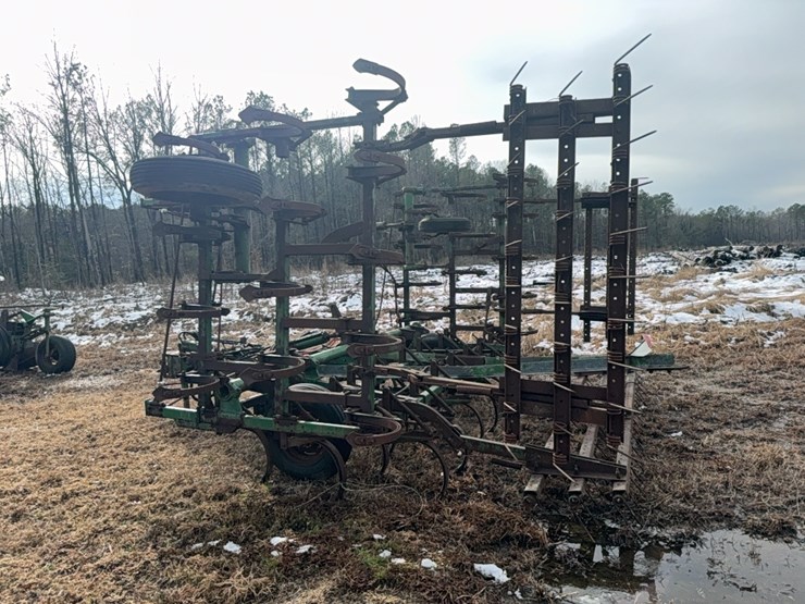 john-deere-pull-type-3-section-field-cultivator,-24';-located-at-7241-roxbury-rd,-charles-city,-va,-please-call-804.837.9940-or-804.651.4404-with-questions-image-22
