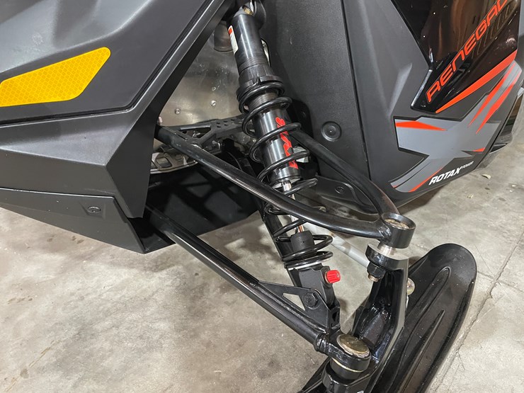 #3799-•-2015-ski-doo-800r-renegade-x-snowmobile-image-9