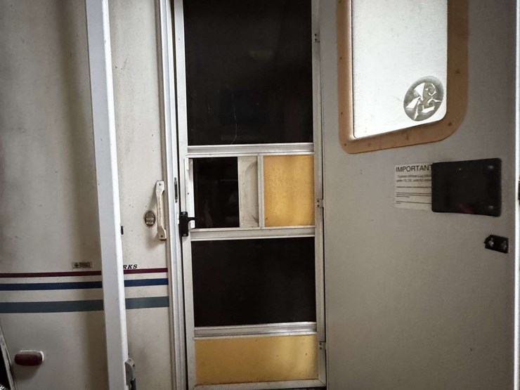 2000-coachmen-catalina-lite-hw-22'-travel-trailer-image-16