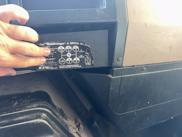 1989--intl-tractor-trailer,-477,369-miles,-diesel-l10-cummings-engine,-title-in-hand;-located-at-7241-roxbury-rd,-charles-city,-va,-please-call-804.837.9940-or-804.651.4404-with-questions-image-21