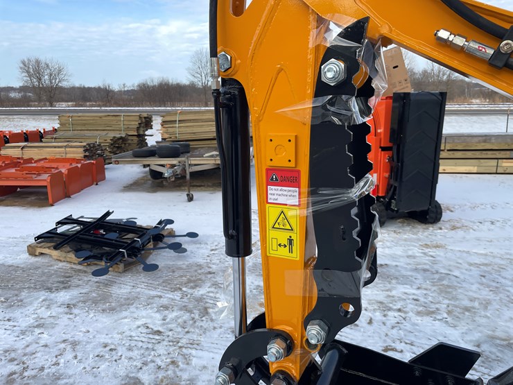 #202-•-miva-va15-mini-excavator-image-29