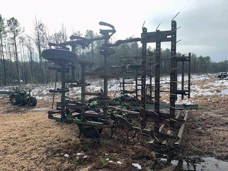 john-deere-pull-type-3-section-field-cultivator,-24';-located-at-7241-roxbury-rd,-charles-city,-va,-please-call-804.837.9940-or-804.651.4404-with-questions-image-23