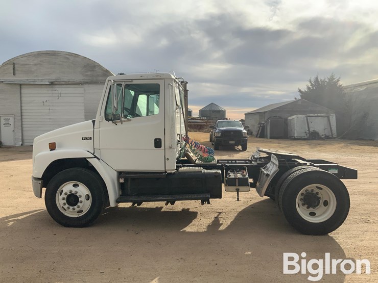 1998-freightliner-fl70-image-8