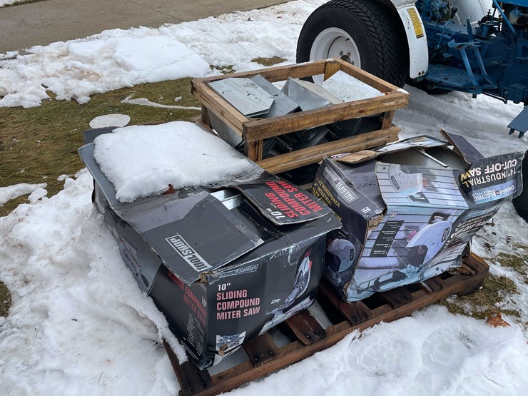 #3542-•-pallet-of-bucket-covers-image-8