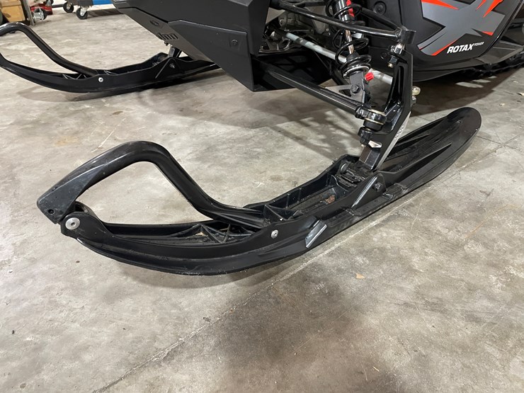 #3799-•-2015-ski-doo-800r-renegade-x-snowmobile-image-8