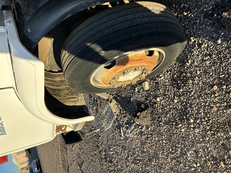 2016-volvo-f613-image-24